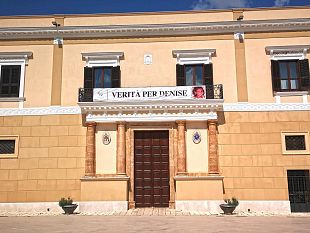 verita-per-denise-striscione-al-palazzo-vescovile