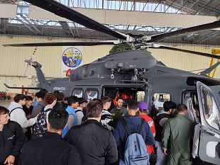 litet-garibaldi-visita-il-37-stormo-dellaeronautica-militare-di-trapani-birgi