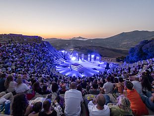 una-medea-specchio-delloggi-a-segesta