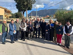 a-terrasini-una-piazzetta-intitolata-a-biagio-conte