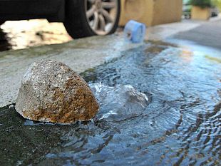 interrogazione-m5s-su-una-perdita-d-acqua-nella-rete-idrica-in-via-volturno
