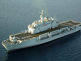 la-nave-san-giusto-della-marina-militare-in-sosta-a-trapani