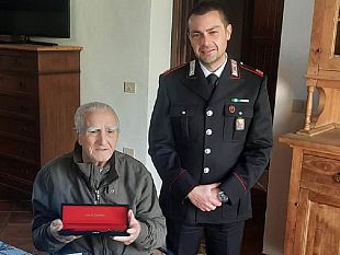 marsala-i-carabinieri-festeggiano-i-101-anni-del-vice-brigadiere-di-figlia