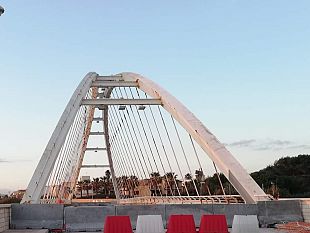 questione-ponte-sul-fiume-arena-e-calato-un-silenzio-assordante