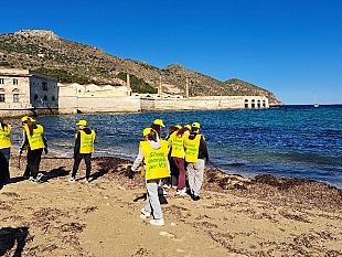 favignana-operazione-di-bonifica-lungo-le-coste-dellarea-marina-protetta-isole-egadi
