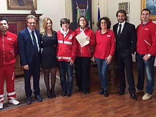 un-medico-castelvetranese-dona-cinque-defibrillatori-alla-croce-rossa