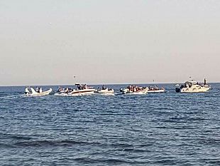 video-tre-fontane-ferragosto-la-processione-in-mare-della-madonna-dell-assunta