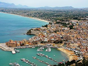 castellammare-barca-esplode-in-porto