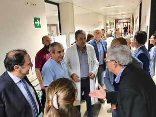 castelvetrano-i-parlamentari-m5s-tancredi-e-cappello-in-visita-allospedale-orgoglio-castelvetranese-presente