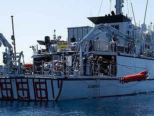 cacciamine-alghero-in-sosta-operativa-al-porto-di-trapani