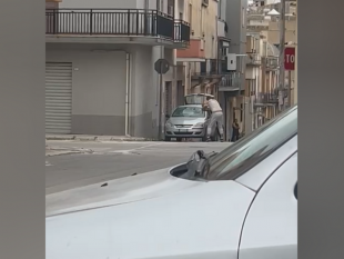 video-auto-presa-a-mazzate