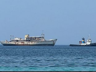 mazara-vecchia-nave-trainata-in-porto-diventera-luxury-yacht-restaurant