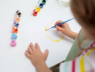 trapani-laboratori-e-sostegno-alle-famiglie-il-progetto-pippi-cresce-e-si-rinnova-al-centro-giovani-e-famiglie