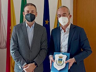 turismo-incontro-tra-il-sindaco-quinci-e-lamministratore-delegato-nhn-boccato