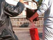 il-sindaco-cristaldi-scippato-per-strada-la-notizia-non-confermata-corre-sul-web-e-fa-discutere-sulla-microcriminalita-in-citta