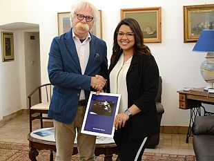 mazara-la-cantante-ouiam-in-visita-al-comune