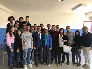 visita-del-sindaco-dott-salvatore-quinci-all-iis-f-ferrara