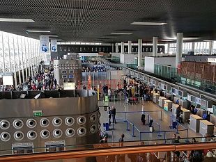 eruzione-delletna-chiuso-laeroporto-di-catania-disagi-per-50mila-passeggeri