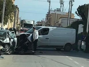 marsala-scontro-tra-un-furgone-e-unauto-in-via-trapani-ci-sarebbero-feriti