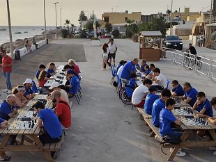 petrosino-successo-a-piazza-biscione-per-scacchi-sotto-le-stelle