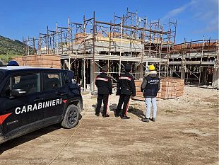ponteggio-fuori-norma-scattano-denunce-e-sanzioni-per-12mila-euro