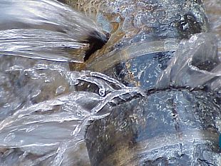 segnalazioni-del-cittadino-perdita-dacqua-in-via-firenze