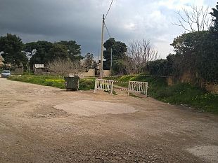 mazara-grossa-voragine-in-piazza-godino-la-segnalazione-di-un-cittadino