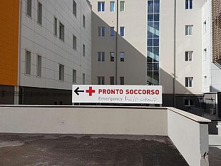 mazara/mazara-bimba-cade-dal-balcone-di-casa-critiche-le-sue-condizioni