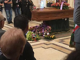 mario-giorgi-castiglione-e-migliaia-di-campobellesi-per-l-ultimo-saluto-a-carava