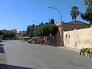 trapani-poca-gente-al-cimitero-e-vendite-di-fiori-in-picchiata