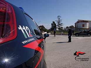 valderice-si-ribalta-con-lauto-vicino-alla-caserma-dei-carabinieri