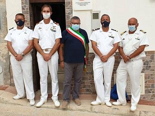 marettimo-francesco-rosano-e-il-nuovo-comandante-dellufficio-marittimo