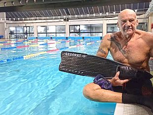 trapani/latleta-trapanese-fausto-firreri-tentera-il-record-dapnea-lineare-estrema-sotto-i-ghiacci