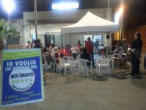 meetup-m5s-a-costiera-cittadini-contro-la-politica-sul-piedistallo