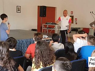 video-la-grande-carica-motivazionale-di-andrea-devicenzi-nelle-scuole-di-mazara-borsellino-ajello-e-pirandello