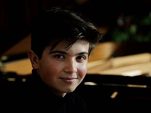 trapani/trapani-il-giovane-pianista-alessandri-si-esibisce-per-gli-amici-della-musica