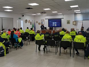 la-sicilia-contro-gli-incendi-in-campo-centinaia-di-nuovi-volontari