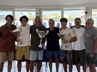 silvio-catalano-sul-podio-della-5a-regata-nazionale-windsurfer-organizzata-dalla-societa-canottieri-marsala