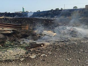 castelvetrano/domate-le-fiamme-alla-discarica-di-cda-favara-rampante