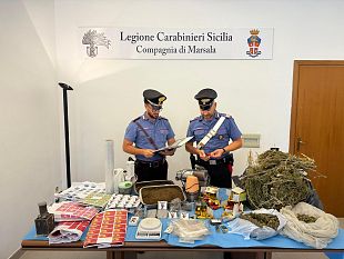maxi-blitz-dei-carabinieri-a-marsala-sequestri-di-droga-armi-e-smantellato-laboratorio-clandestino