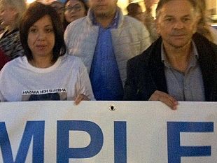 corteo-denise-l-avv-frazzitta-chi-sa-parli-e-non-faccia-il-vigliacco