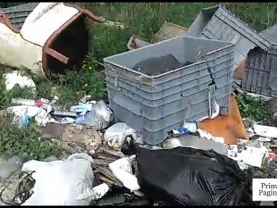 video-una-estesa-discarica-di-rifiuti-tossici-in-c-da-zano