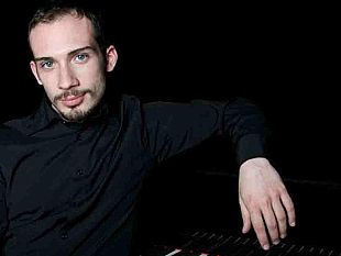 trapani-aimez-vous-la-valse-recital-solista-per-pianoforte-con-orazio-sciortino