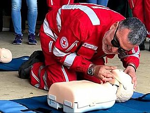 settimana-della-croce-rossa-volontari-in-piazza-della-repubblica