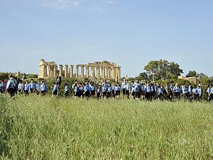 castelvetrano/gli-scout-della-zona-dei-fenici-si-incontrano-a-selinunte-per-il-san-giorgio
