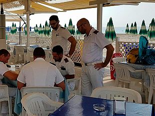 video-mazara-guardia-costiera-chiude-4-lidi-a-tonnarella-per-occupazione-suolo-pubblico