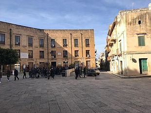 liceali-al-freddo-scioperano-al-comune-il-commissario-caccamo-promette-interventi-immediati