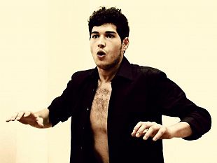 lattore-castelvetranese-giancarlo-commare-protagonista-della-fiction-il-capitano-maria-su-rai-uno