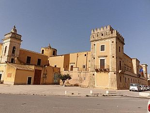 acate-nel-castello-di-biscari-la-mostra-fermentum-organizzata-da-arteinsieme