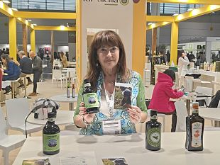 pantelleria-marthingana-primo-olio-igp-dellisola-intervista-a-stefania-de-carlis-titolare-dellazienda